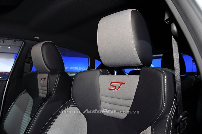 Ford Fiesta ST 2014: Không còn "bé hạt tiêu" 16