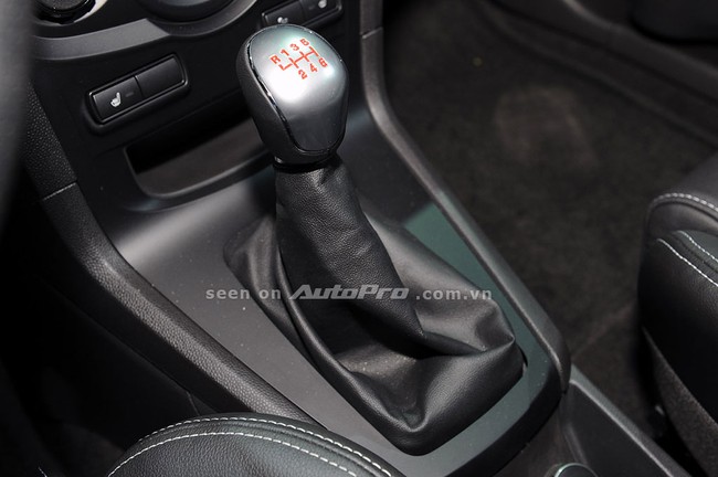 Ford Fiesta ST 2014: Không còn "bé hạt tiêu" 17