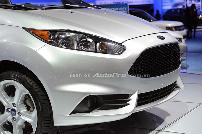 Ford Fiesta ST 2014: Không còn "bé hạt tiêu" 7