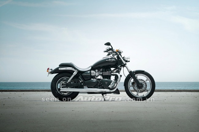 Triumph Speedmaster 2013: Tân cổ giao duyên 1