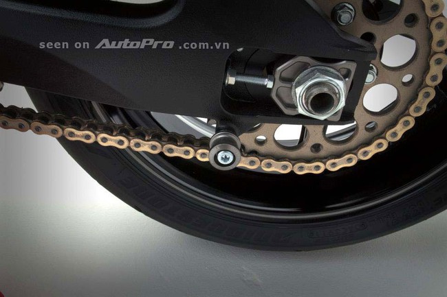 Yoshimura Suzuki GSX-R 2013 hầm hố v&agrave; ấn tượng 17