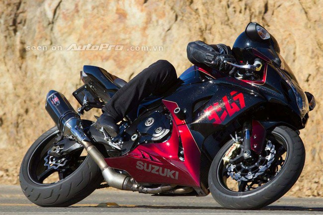 Yoshimura Suzuki GSX-R 2013 hầm hố v&agrave; ấn tượng 2