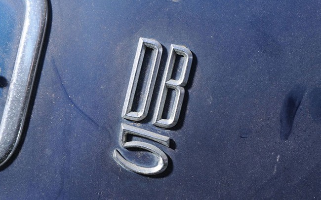 Vứt xó 32 năm, Aston Martin DB5 vẫn có giá cao 4