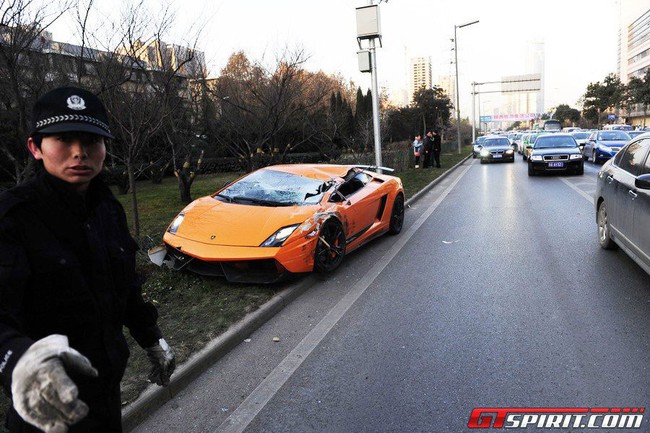 Lại thêm siêu xe Lamborghini "tử nạn" 1