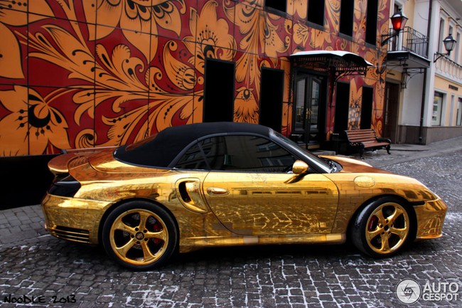 Độc, đẹp và đắt với Porsche 911 Turbo Cabriolet bọc vàng 6