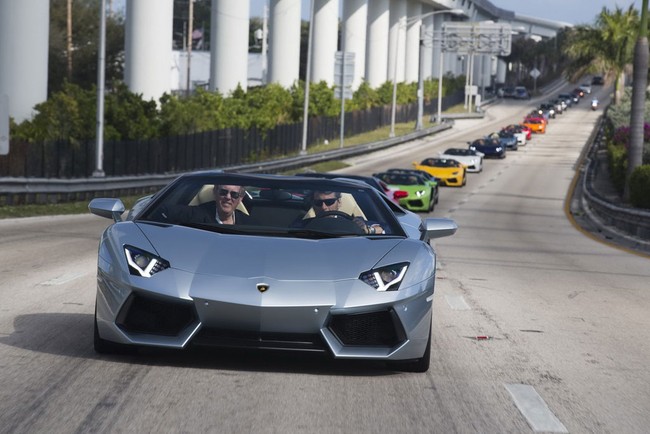 Dàn Lamborghini Aventador Roadster "đại náo" sân bay 3