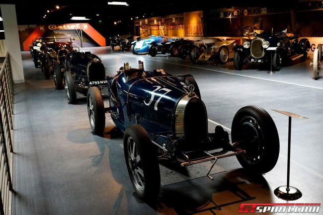 Ghé thăm "vương quốc" thu nhỏ của dòng xe Bugatti 10