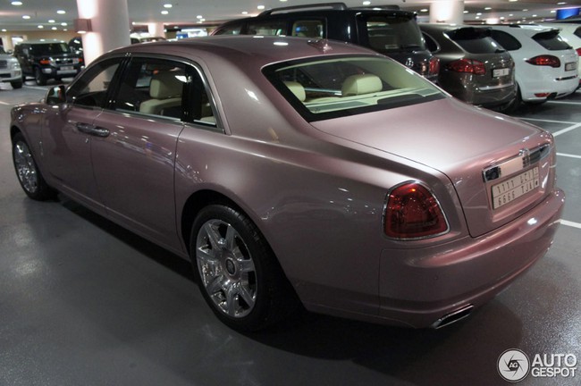 Rolls-Royce Ghost màu hồng độc nhất vô nhị 3