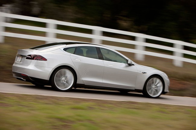 Tesla Model S bất ngờ trở thành xe của năm 2013 6