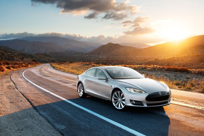 Tesla Model S bất ngờ trở thành xe của năm 2013 2