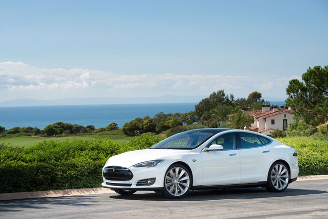 Tesla Model S bất ngờ trở thành xe của năm 2013 3