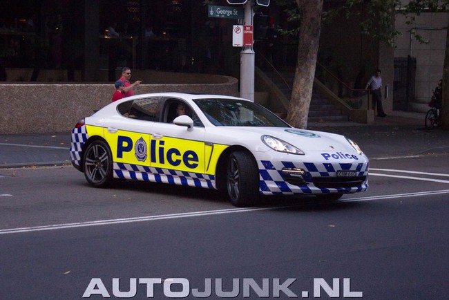 Xe "sang chảnh" của cảnh sát Úc 3