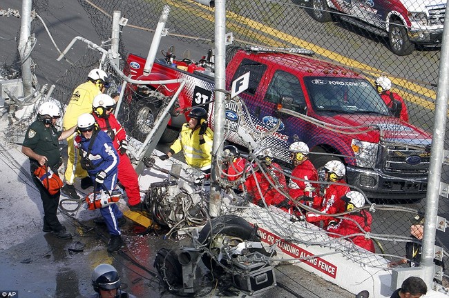 Tai nạn kinh hoàng trên đường đua NASCAR 10