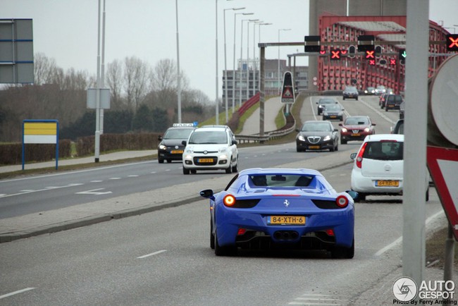 DJ người Hà Lan liên tục sắm hai chiếc Ferrari 458 Italia 5