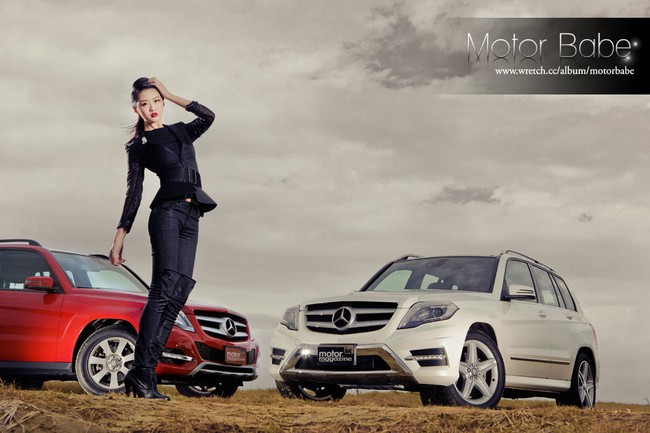 Người đẹp cởi dần bên cặp đôi Mercedes-Benz 1