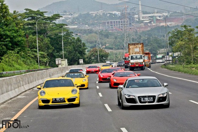 Dàn siêu xe đầy màu sắc tập hợp tại Indonesia 21