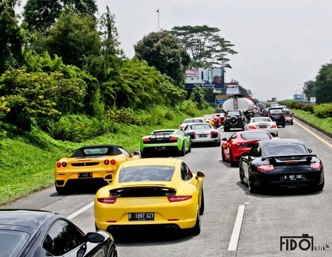Dàn siêu xe đầy màu sắc tập hợp tại Indonesia 34