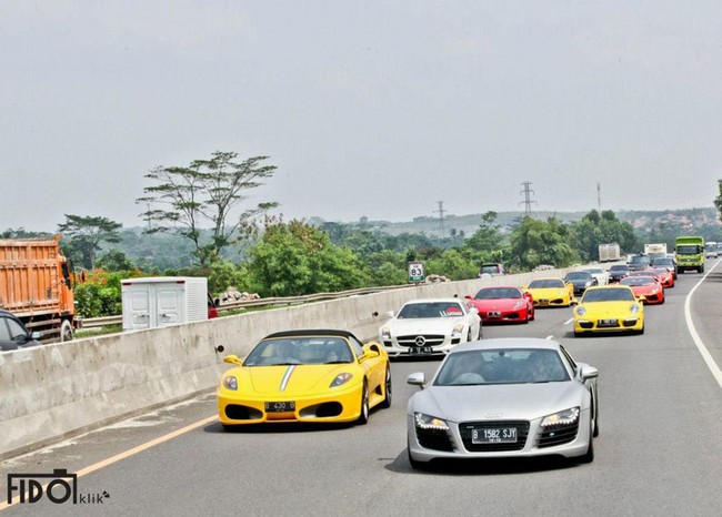 Dàn siêu xe đầy màu sắc tập hợp tại Indonesia 17