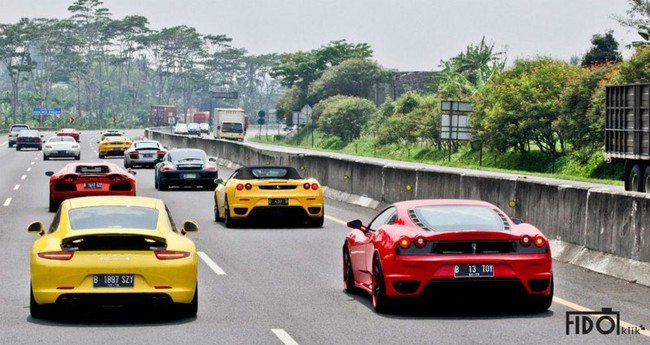Dàn siêu xe đầy màu sắc tập hợp tại Indonesia 35