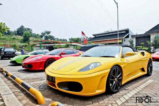Dàn siêu xe đầy màu sắc tập hợp tại Indonesia 4