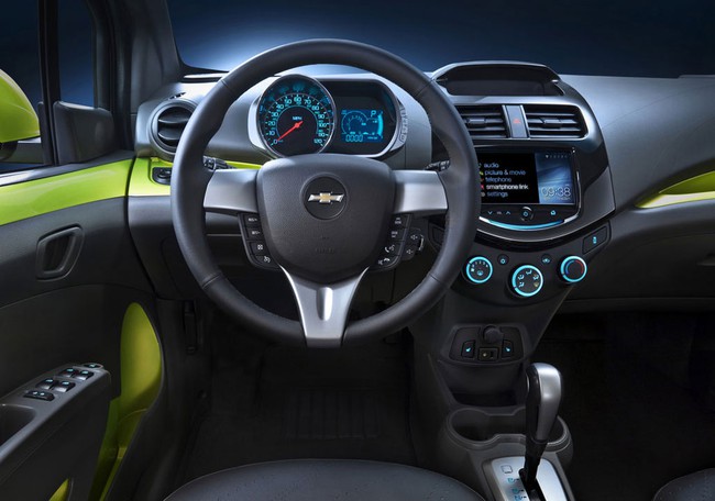 Chevrolet Spark 2014: Tiết kiệm nhiên liệu hơn 5