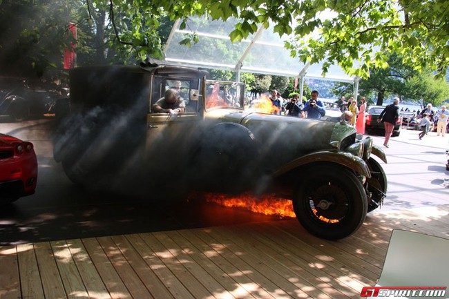 Ferrari Enzo suýt "chết cháy" vì Bentley 1