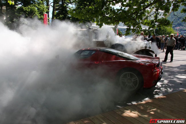 Ferrari Enzo suýt "chết cháy" vì Bentley 3