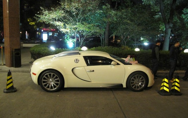 "Ông hoàng" Bugatti Veyron cũng làm xe hoa 1