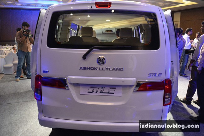 Ashok Leyland Stile - "Anh em" giá rẻ của Nissan NV200 2