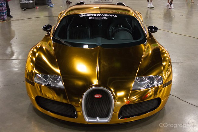 Bugatti Veyron "bóng lộn" với bộ cánh vàng 1