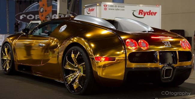 Bugatti Veyron "bóng lộn" với bộ cánh vàng 13