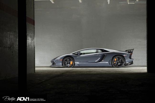 Cận cảnh Lamborghini Aventador trong quảng cáo của Victoria's Secret 3