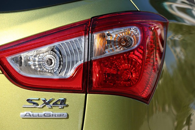 Suzuki SX4 2014 chỉ "ngốn" 4,2 lít/100 km 11