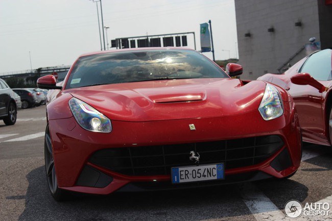 Mario Balotelli sắm siêu xe Ferrari F12 Berlinetta mới 6