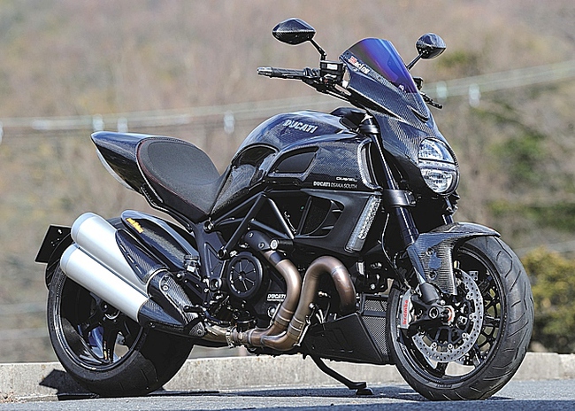 Ducati Diavel độ toàn carbon cực hầm hố 1