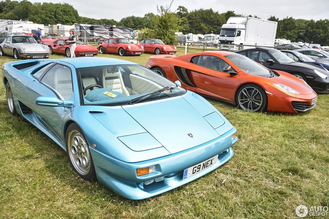 Rừng xe "xịn" trong bãi đỗ của lễ hội Goodwood 2013 6