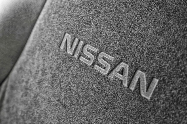 Nissan Navara LE SV: Sang trọng và cao cấp hơn 6