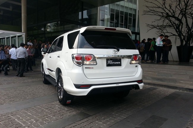 Soi điểm mới ở Toyota Fortuner TRD Sportivo 2014  Automotive  Thông tin  hình ảnh đánh giá xe ôtô xe máy xe điện  VnEconomy
