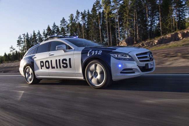 Cảnh sát Phần Lan được tặng "Mẹc" sang trọng làm xe tuần tra 1