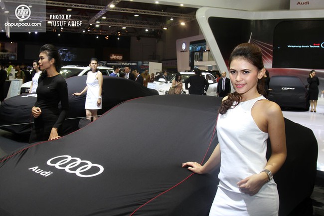 Nhan sắc "gái đảo" tại triển lãm ôtô quốc tế Indonesia 2013 5