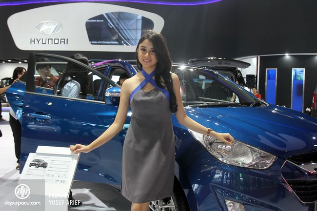 Nhan sắc "gái đảo" tại triển lãm ôtô quốc tế Indonesia 2013 11