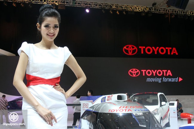 Nhan sắc "gái đảo" tại triển lãm ôtô quốc tế Indonesia 2013 12