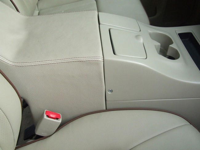 Xế lạ: Nissan Patrol với vô-lăng cho hành khách ngồi ghế sau 11