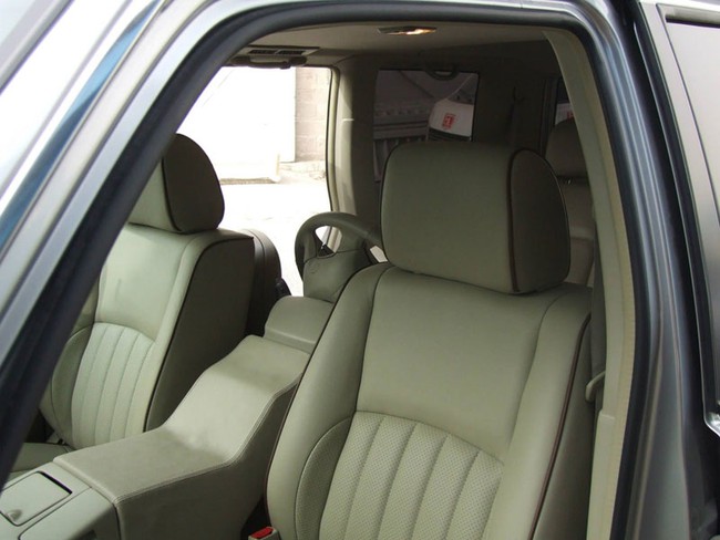 Xế lạ: Nissan Patrol với vô-lăng cho hành khách ngồi ghế sau 16