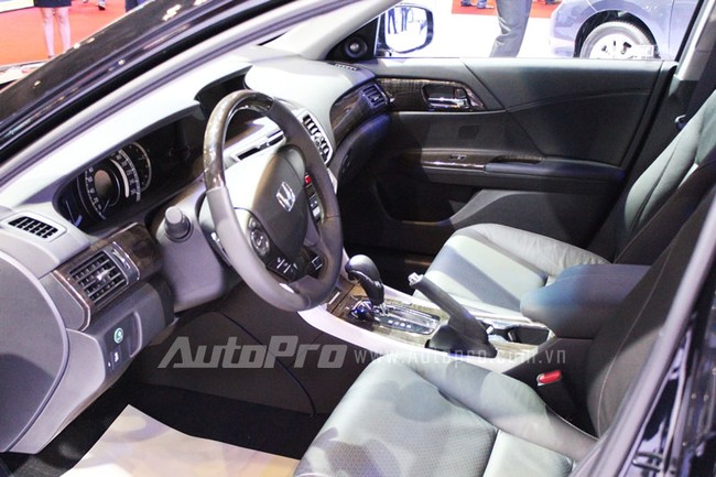 VMS 2013: Chiêm ngưỡng đối thủ "truyền kiếp" của Toyota Camry 7