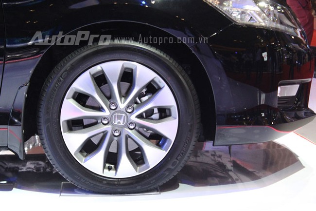 VMS 2013: Chiêm ngưỡng đối thủ "truyền kiếp" của Toyota Camry 5