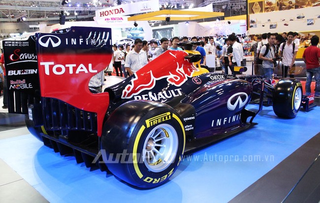 VMS 2013: Infiniti Red Bull Q100 - "Người lạ" giữa rừng xe nhập khẩu 8