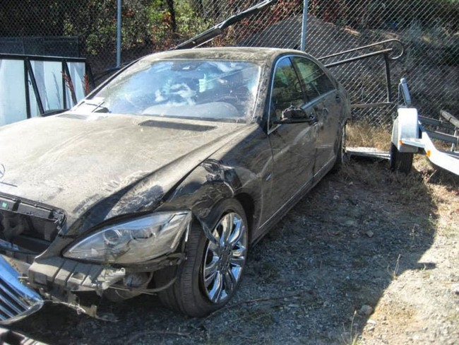 Mercedes-Benz S-Class rơi xuống vực sâu, người lái thoát chết 4
