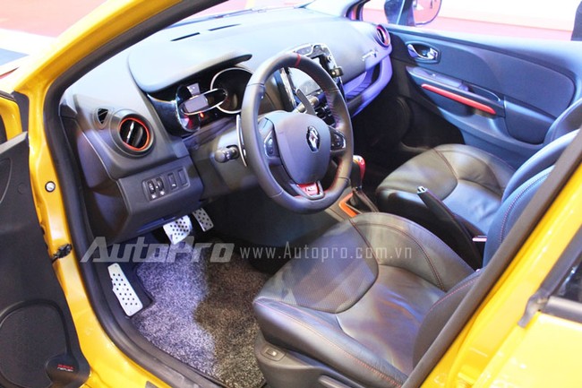 VMS 2013: Làm quen với "bé hạt tiêu" Renault Clio RS 2