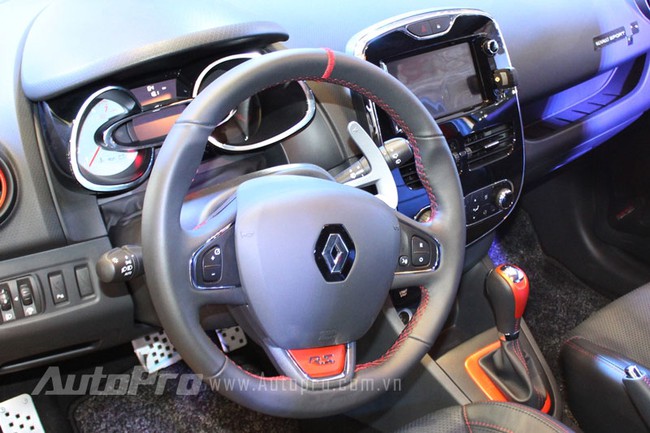 VMS 2013: Làm quen với "bé hạt tiêu" Renault Clio RS 14